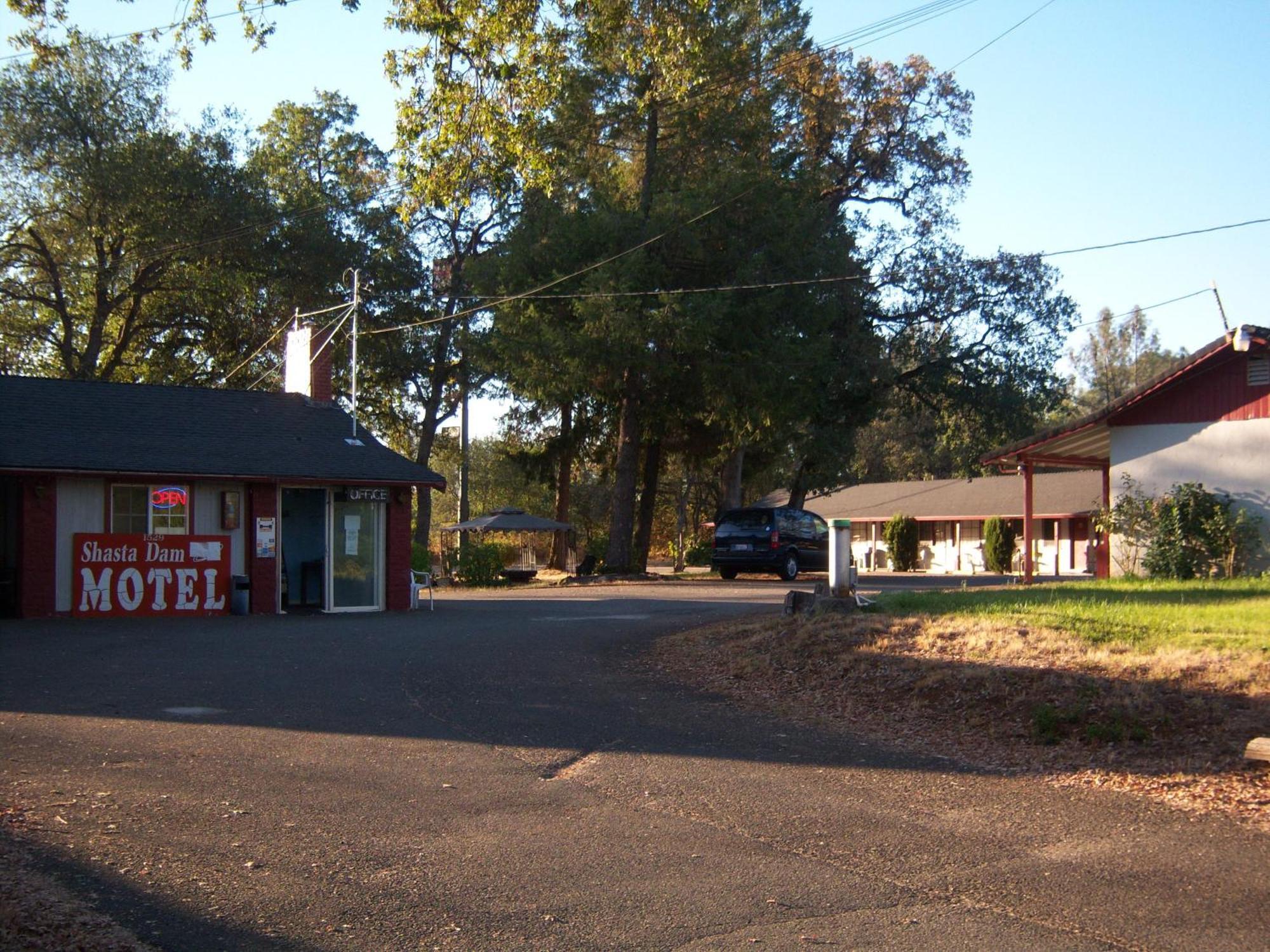 Shasta Dam Motel Шаста-Лейк Экстерьер фото