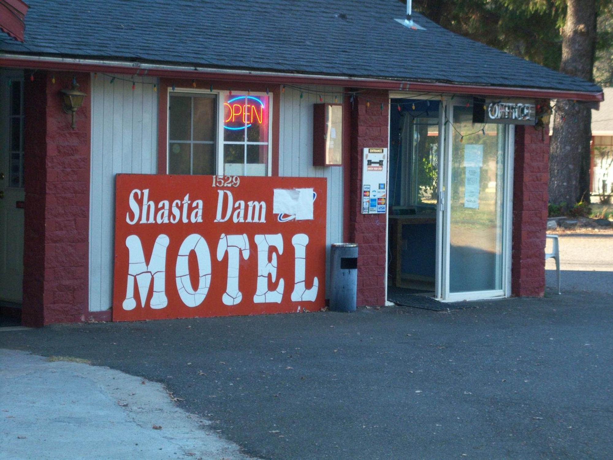 Shasta Dam Motel Шаста-Лейк Экстерьер фото