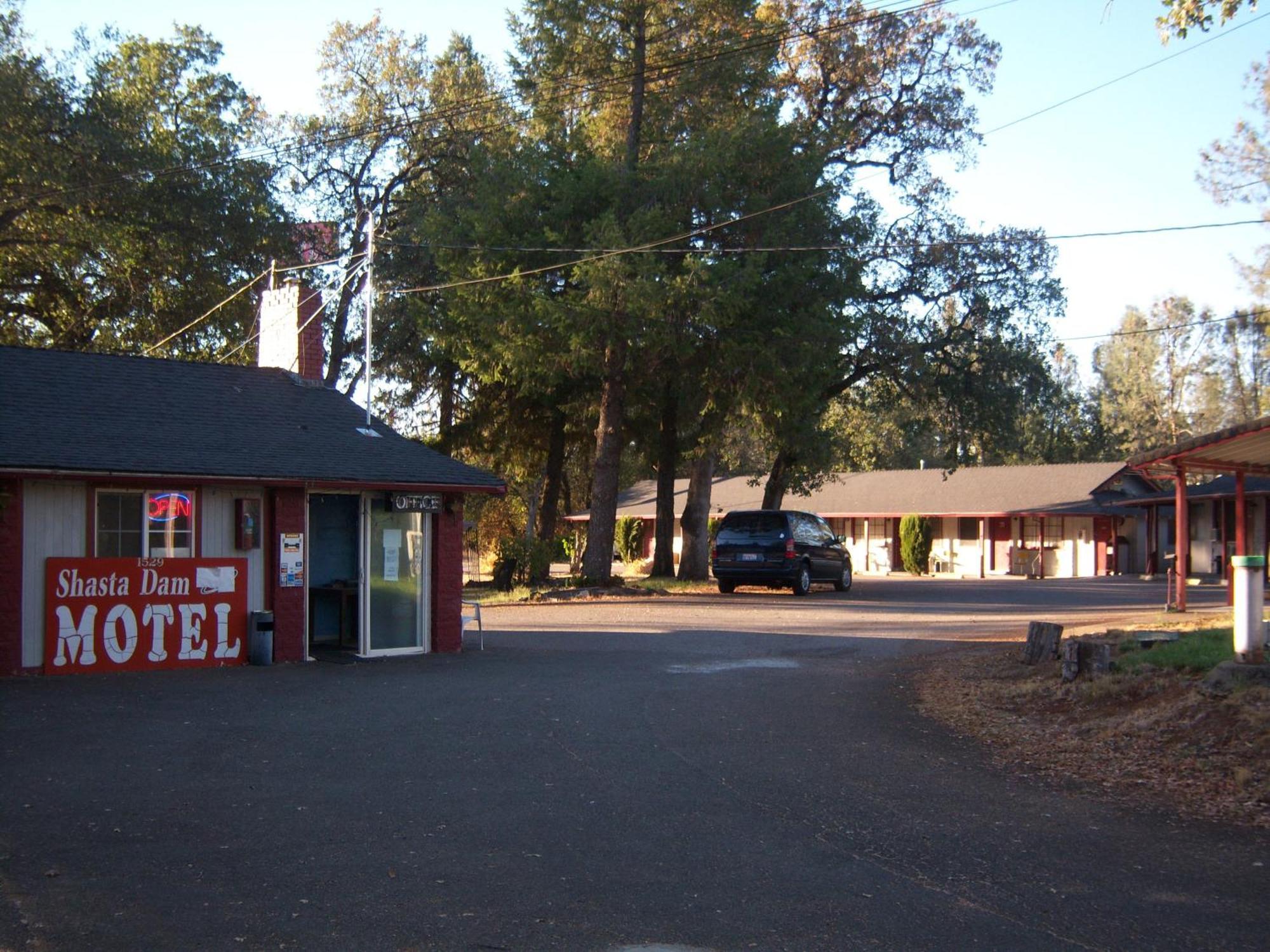 Shasta Dam Motel Шаста-Лейк Экстерьер фото