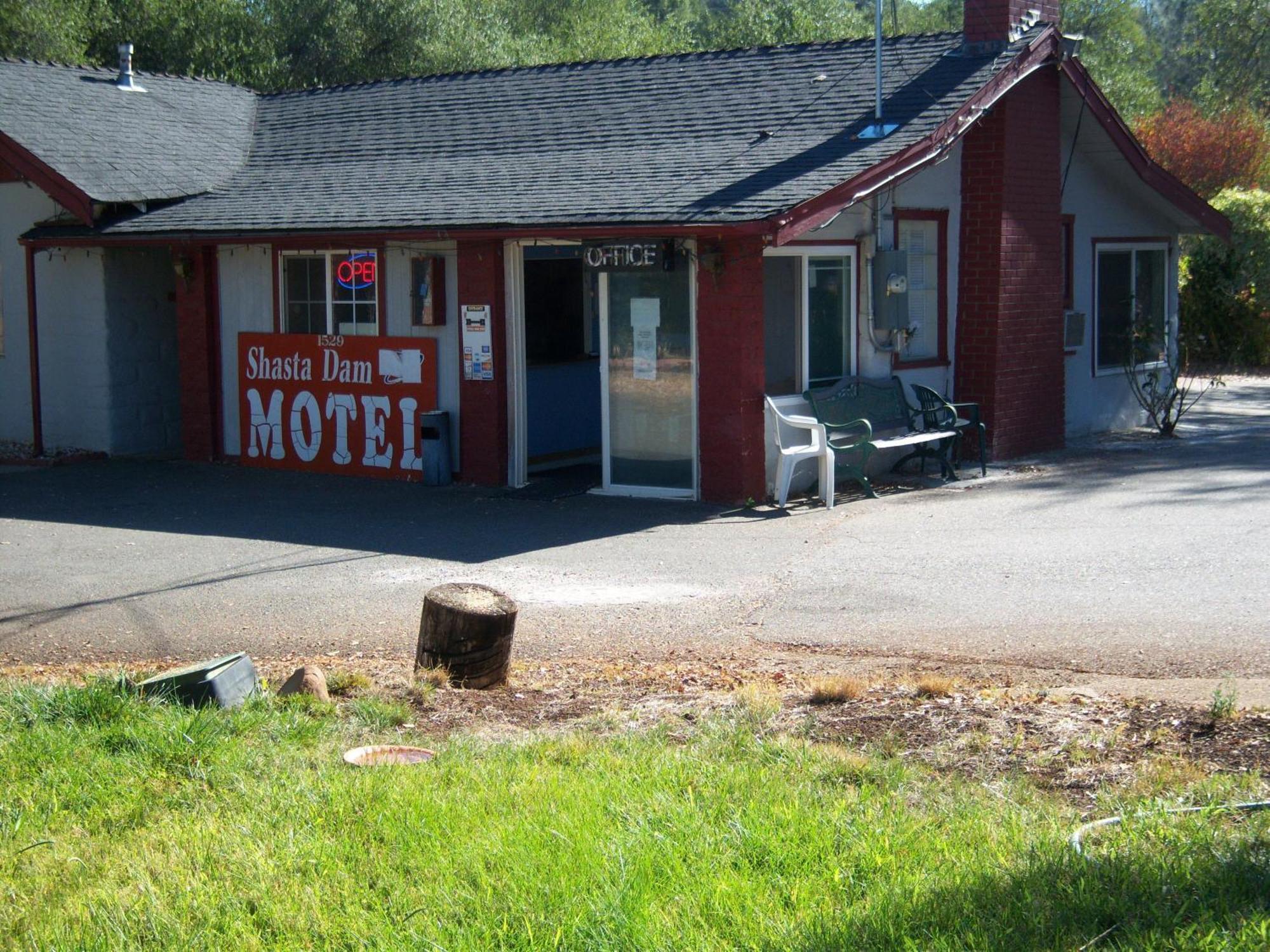 Shasta Dam Motel Шаста-Лейк Экстерьер фото
